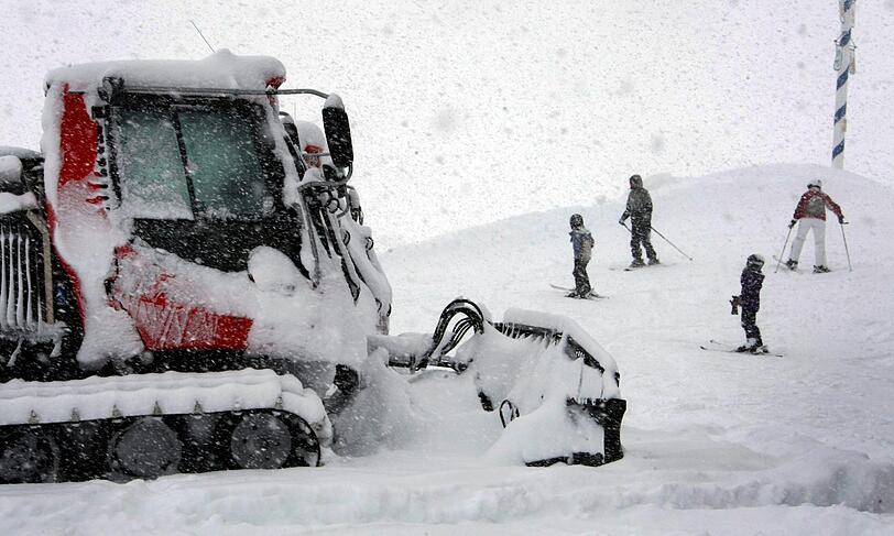 Schnee-Spaß am Wochenende auf der Zugspitze: Inzwischen liegt rund ein Meter Schnee.