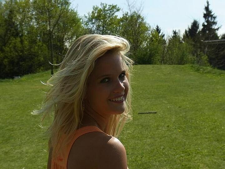 SANDRA WEIß: Die junge Dame aus Höhenkirchen-Siegertsbrunn ist 19 Jahre alt.