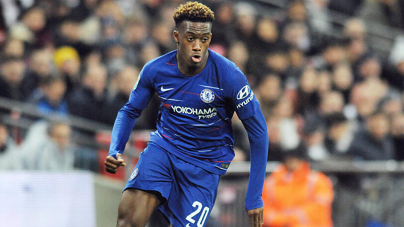 Callum Hudson-Odoi, FC Chelsea: Salihamidzic habe sich "in den Spieler verliebt", erzählte Vorstandsboss Karl-Heinz Rummenigge. Doch schon der erste Versuch des Bosniers beim 18-jährigen Offensiv-Juwel lief im Winter ins Leere, woraus die Münchner keinen Hehl machten. Nun erklärte der neue Chelsea-Coach Frank Lampard, auf keinen Fall auf den Außenangreifer verzichten zu wollen.
