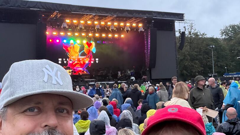 Die AZ-Abonnenten Frank und Brigitte Ebeling beim David-Garrett-Konzert am Königsplatz. Die AZ-Abonnenten Frank und Brigitte Ebeling beim David-Garrett-Konzert am Königsplatz.