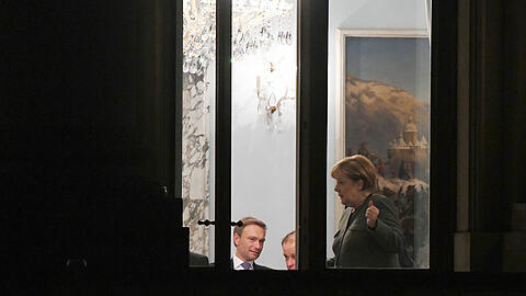Werden noch viele Stunden miteinander verbringen: Die Jamaika-Verhandler, hier Christian Lindner und Angela Merkel.