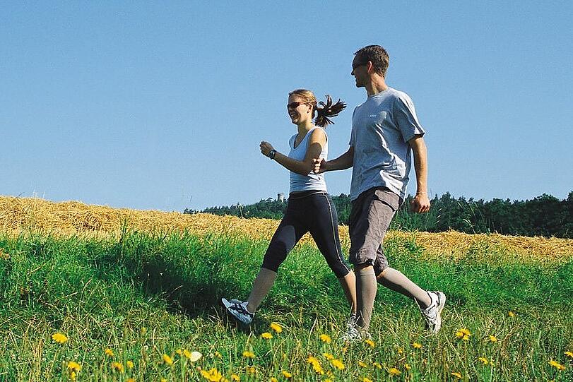 Regelmäßige Bewegung ist wichtig: Walking und Nordic Walking machen nicht nur das Herz, sondern auch die Venen fit.
