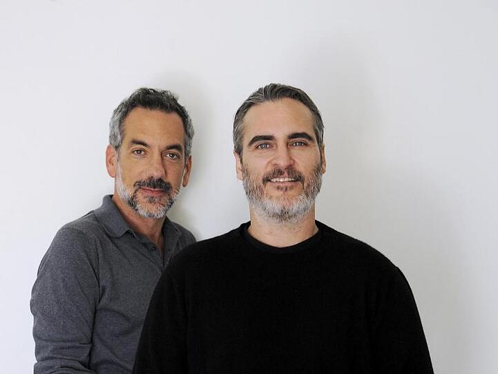 Der Regisseur und sein "Joker": Todd Phillips (l) und Joaquin Phoenix.