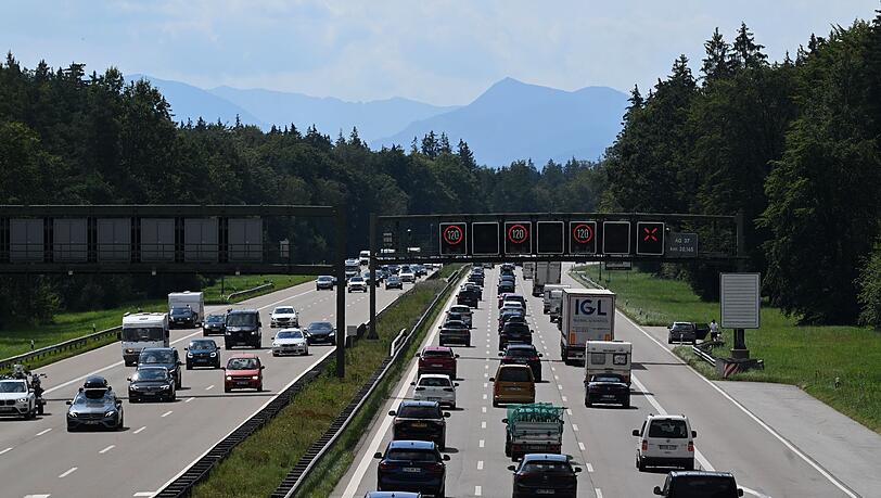 Auch auf den bayerischen Autobahnen werden Reisende viel Geduld brauchen. (Symbolbild)