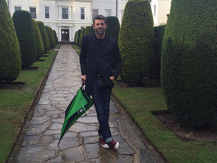 Patrick Dempsey scheint für die Dreharbeiten zu "Bridget Jones's Baby" einen Regenschirm zu benötigen