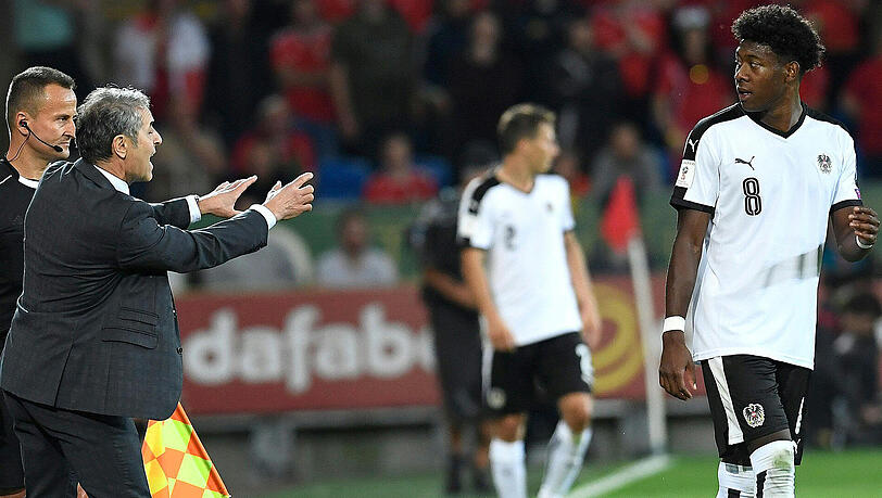 David Alaba (rechts) nimmt Instruktionen von Trainer Marcel Koller entgegen. David Alaba (rechts) nimmt Instruktionen von Trainer Marcel Koller entgegen.