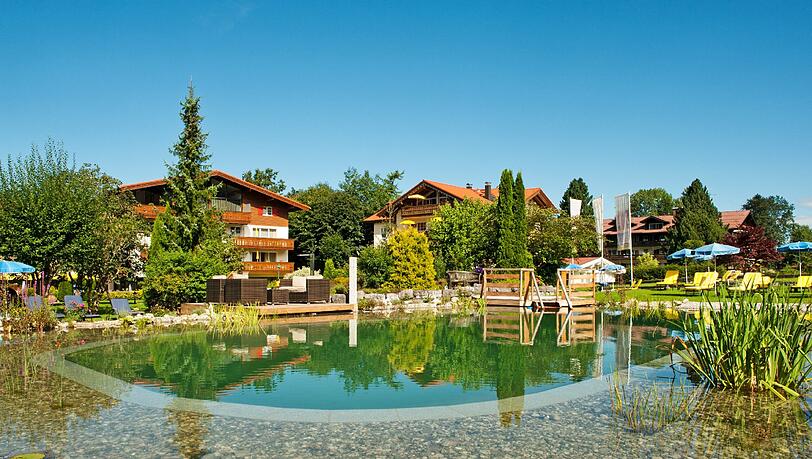 Zeit für Genießer: der Naturpool des Parkhotels Frank ist ein Idyll. Zeit für Genießer: der Naturpool des Parkhotels Frank ist ein Idyll.