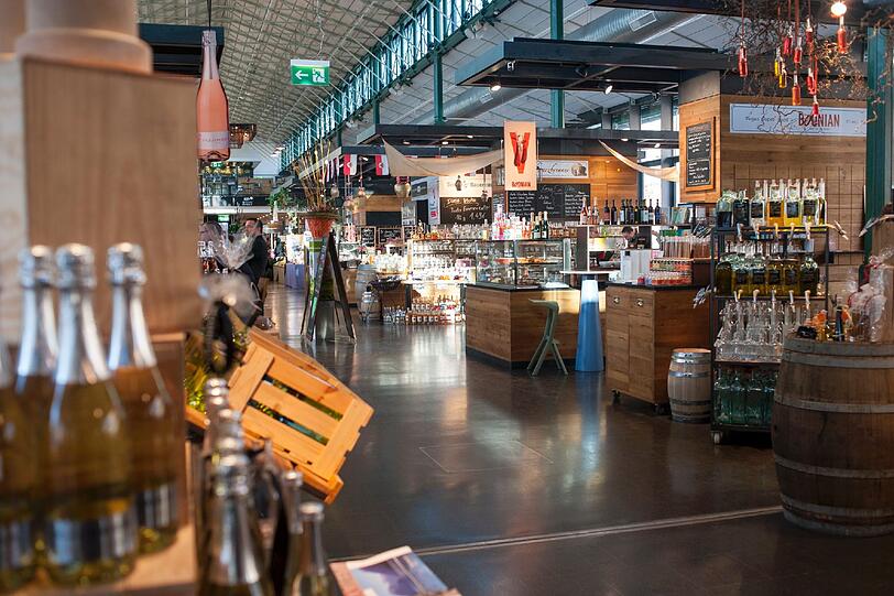 Die helle Atmosphäre in der Schrannenhalle ist gemütlich und einladend.