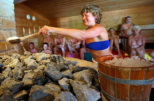 Da geht es heiß her: bei der Sauna-Aufguss-Weltmeisterschaft in der Therme Obernsees im oberfränkischen Mistelgau.(Archivbild).