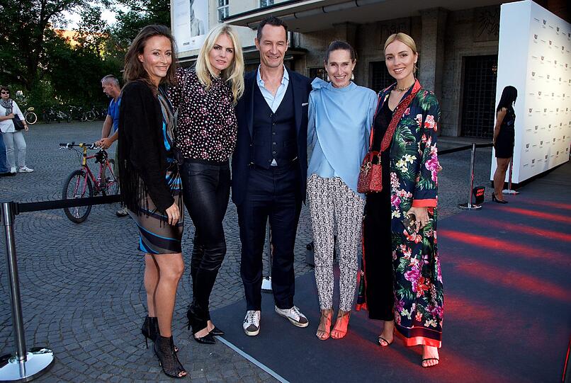 Sanja Küffer, Dr. Caroline Copeland, Sebastian Copeland, Annette Weber und Viktoria Rader
