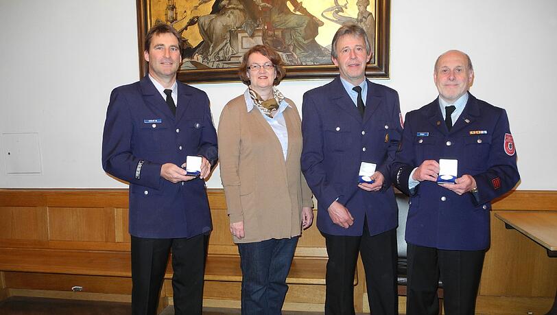 V.l.n.r.: Markus Wehr, Bürgermeisterin Christine Strobl, Franz Wiesheu und Andreas Weber. Bernhard Schroll nicht im Bild. V.l.n.r.: Markus Wehr, Bürgermeisterin Christine Strobl, Franz Wiesheu und Andreas Weber. Bernhard Schroll nicht im Bild.