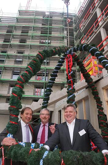 Richtfest mit (von links) Rüdiger Schulz, Alexander Reissl und Reinhold Raster.