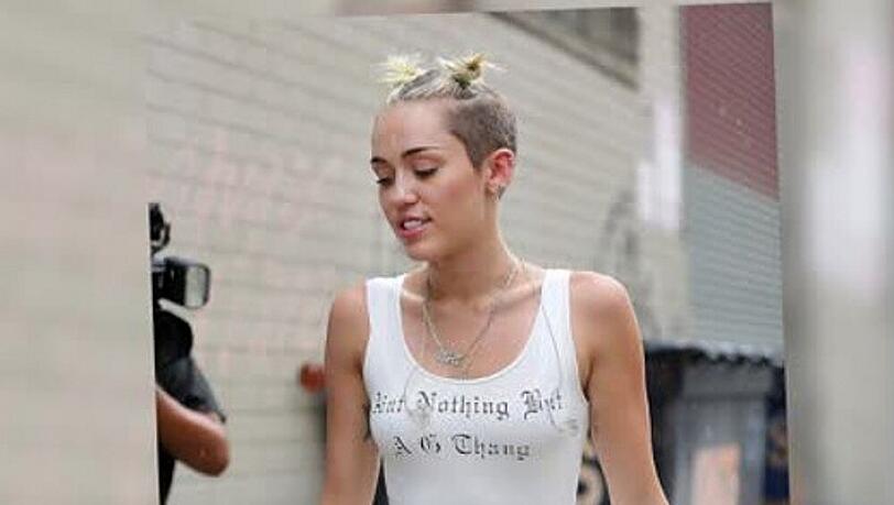 Miley Cyrus kann ihre kurzen Haare nicht mehr leiden Miley Cyrus kann ihre kurzen Haare nicht mehr leiden