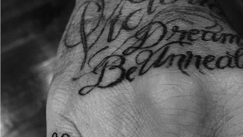 David Beckham drückt seine Liebe für Frau und Familie in einem Tattoo aus David Beckham drückt seine Liebe für Frau und Familie in einem Tattoo aus