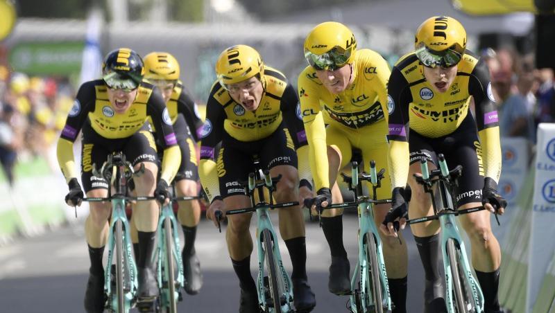 Tony Martin (2.v.l) gibt alles für sein Team. Tony Martin (2.v.l) gibt alles für sein Team.