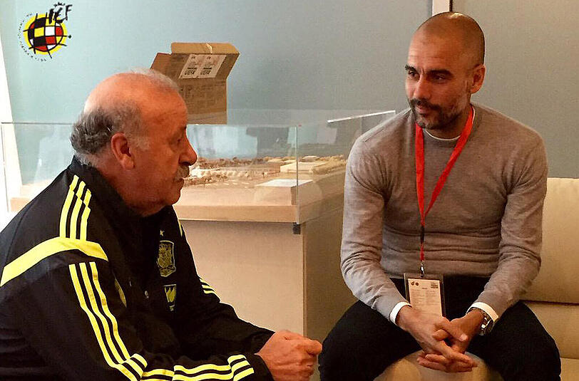 In regem Austausch: Bayern-Coach Pep Guardiola (rechts) und Spaniens Nationaltrainer Vicente del Bosque.
