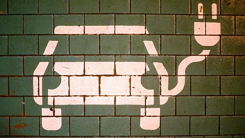 Elektroautos der heimischen Autokonzerne sind in Deutschland derzeit gefragt. (Archivbild)