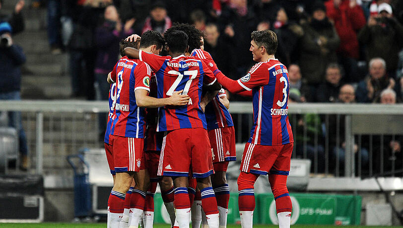 Die Spieler des FC Bayern feiern den Treffer von Mario Götze zum 2:0. Die Spieler des FC Bayern feiern den Treffer von Mario Götze zum 2:0.