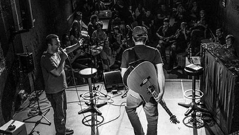 Bühne frei für den Song-Slam heute im Milla Club. Bühne frei für den Song-Slam heute im Milla Club.