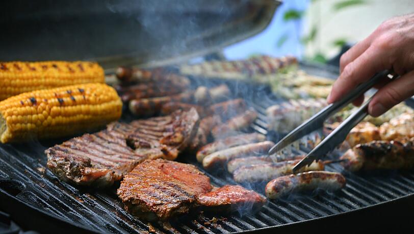 Die Grillsaison in Bayern ist im vollen Gange (Symbolbild) Die Grillsaison in Bayern ist im vollen Gange (Symbolbild)