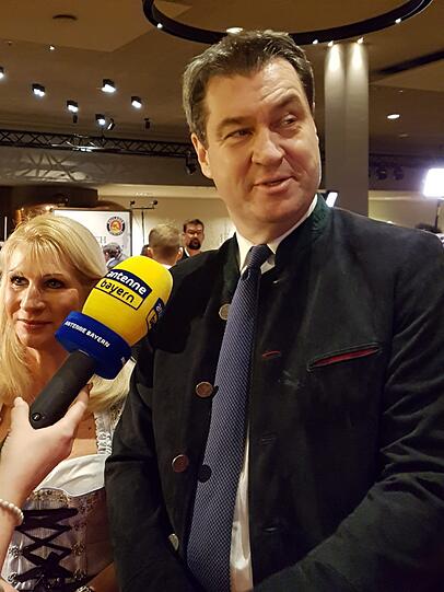 Markus Söder auf dem Roten Teppich.