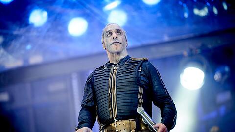 Etliche Frauen haben gegen Rammstein-Frontmann Till Lindemann schwere Vorwürfe erhoben.