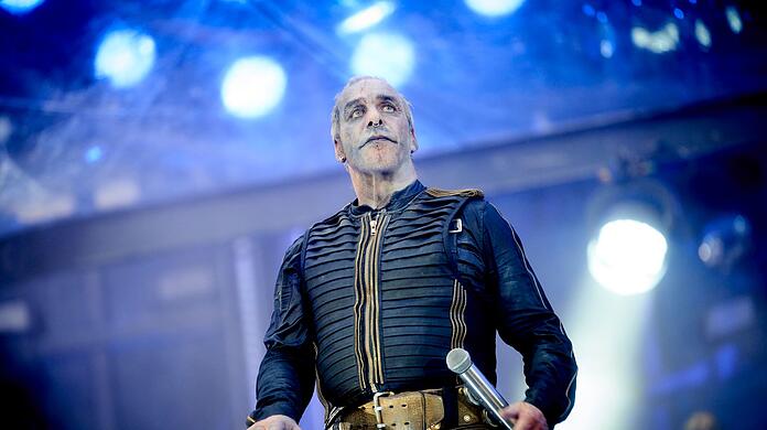 Etliche Frauen haben gegen Rammstein-Frontmann Till Lindemann schwere Vorwürfe erhoben.