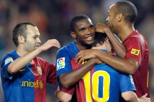 Jubeltraube: Samuel Eto'o (Zweiter von links) feiert mit  Thierry Henry (r.), Andres Iniesta (l.) und Lionel Messi.