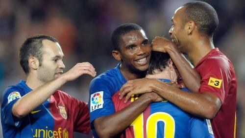 Jubeltraube: Samuel Eto'o (Zweiter von links) feiert mit Thierry Henry (r.), Andres Iniesta (l.) und Lionel Messi. Jubeltraube: Samuel Eto'o (Zweiter von links) feiert mit Thierry Henry (r.), Andres Iniesta (l.) und Lionel Messi.