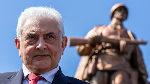 Der Bundestag schließt die Botschafter von Russland und Belarus von der zentralen Gedenkfeier zum 80. Jahrestag des Endes des Zweiten Weltkriegs am 8. Mai aus.
