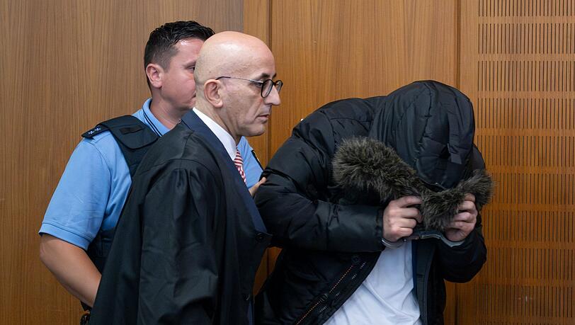 Für den heute 40-jährigen Angeklagten wurde die Unterbringung in Sicherungsverwahrung verhängt.