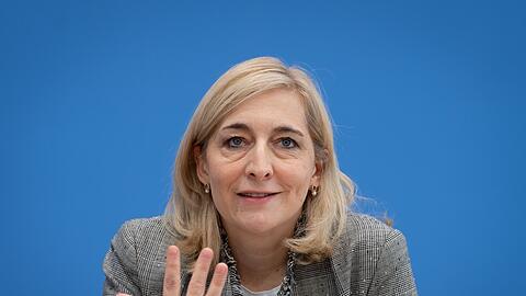 Ministerin Warken will Beitragserhöhungen abwenden. (Archivbild)