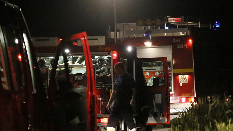 Später Rettungseinsatz in Gars: Gegen 01 Uhr rettete die Feuerwehr einen Mann aus dem Inn. Später Rettungseinsatz in Gars: Gegen 01 Uhr rettete die Feuerwehr einen Mann aus dem Inn.