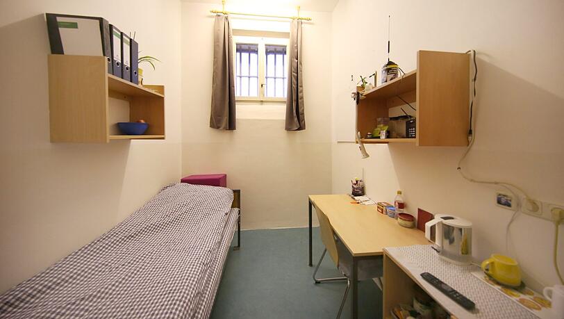 Blick in eine Zelle auf der therapeutischen Station für Sexualstraftäter. Blick in eine Zelle auf der therapeutischen Station für Sexualstraftäter.