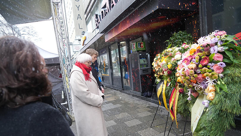 Gedenken an das Attentat am Sonntag, 7. Januar mit Claudia Roth und Bürgermeister Dominik Krause (beide Grüne). Gedenken an das Attentat am Sonntag, 7. Januar mit Claudia Roth und Bürgermeister Dominik Krause (beide Grüne).