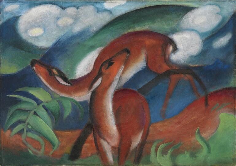 Franz Marcs "Rote Rehe II" sind 1912 entstanden und fügen sich so sehr in die Formen der Landschaft ein, dass sie sich im Grunde nur durch ihre Farbe abheben.