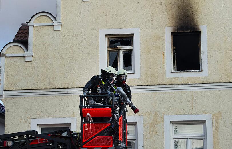 Brand in einem Mehrfamilienhaus in Geisenfeld: Die Bilder
