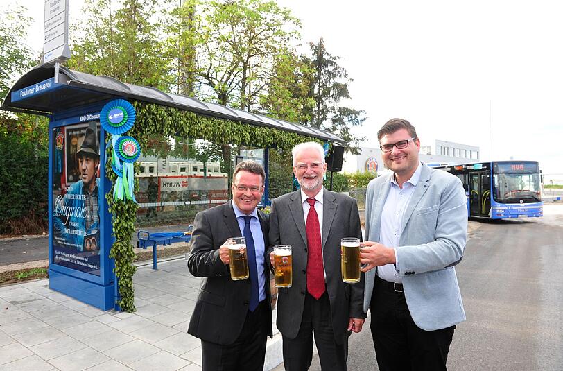 Dr. Stefan Lustig, Herbert König und Sebastian Kriesel (v.l.n.r.) an der neuen Haltestelle.