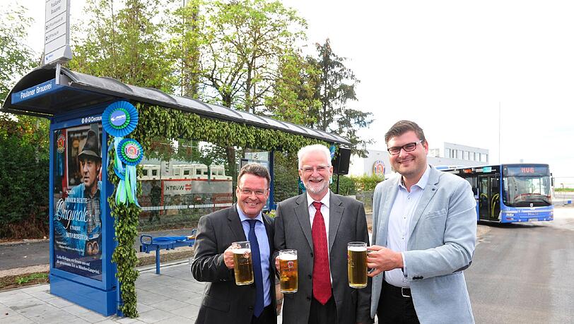 Dr. Stefan Lustig, Herbert König und Sebastian Kriesel (v.l.n.r.) an der neuen Haltestelle.
