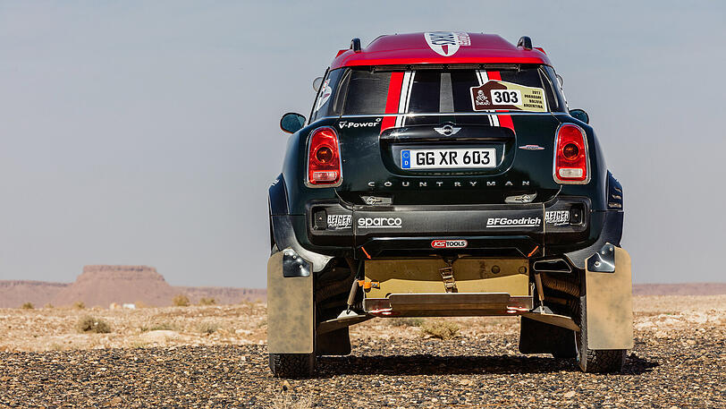 Ungewohnte Proportionen: oben modifizierter Mini Countryman, unten feinste Rallye-Technik.