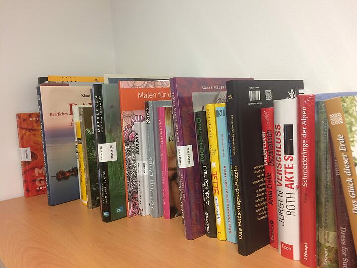 Neben Büchern werden auch CDs, DVDs und Computerspiele verkauft (Symbolbild).