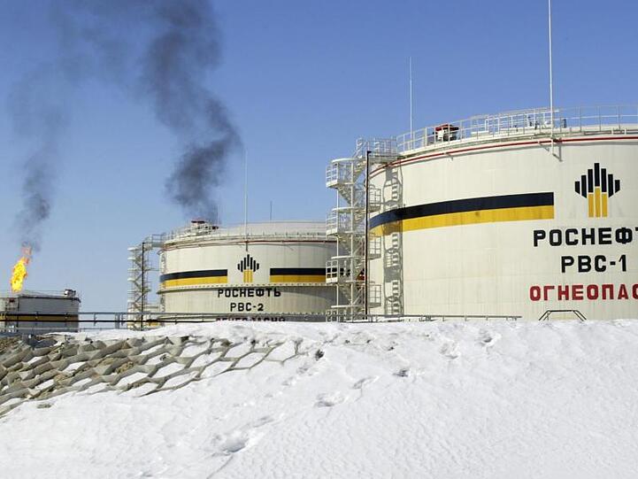 Ein Blick auf die Reservoirs des staatlich kontrollierten russischen Mineralölunternehmens Rosneft in Westsibirien.