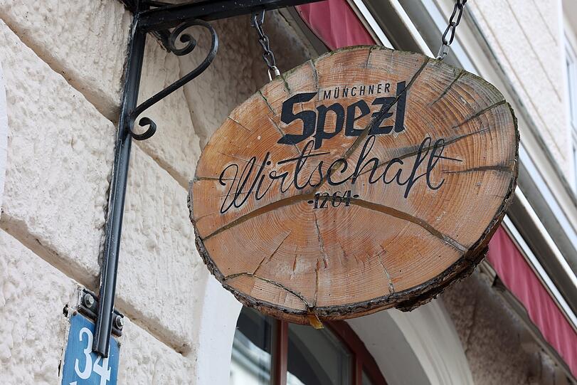 ... oder die Baumscheibe der "Spezlwirtschaft".