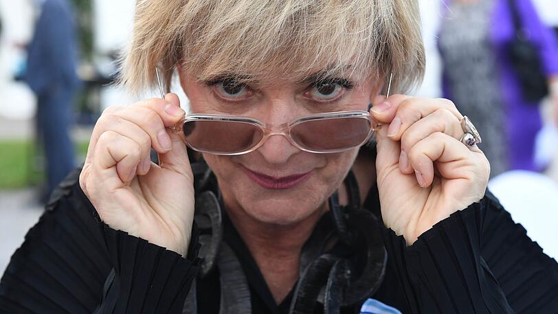 Gloria Fürstin von Thurn und Taxis 2019 beim Sommerempfang des Bayerischen Landtags im Garten von Schloss Schleißheim.