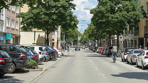 Autos fahren hier in Zukunft langsamer, weil sie sich eine Spur mit den Radlern teilen sollen.