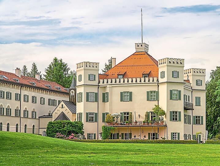 Das Schloss Possenhofen – es ist in Privatbesitz und kann nur von außen betrachtet werden.