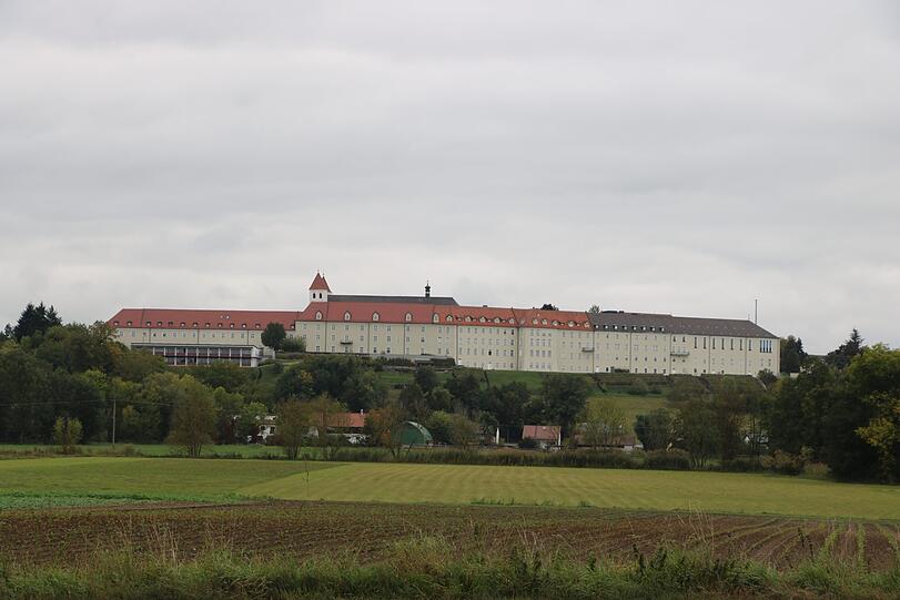 Das Mutterhaus des Ordens in Niederbayern ist imposant. Dort gibt es seit 150 Jahren Franziskanerinnen. Die dortige Klosterbrauerei gilt als letzte ihrer Art in Deutschland.