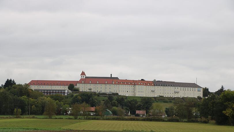Das Mutterhaus des Ordens in Niederbayern ist imposant. Dort gibt es seit 150 Jahren Franziskanerinnen. Die dortige Klosterbrauerei gilt als letzte ihrer Art in Deutschland.