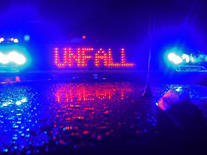 Polizei Blaulicht bei Unfallaufnahme. Foto: Stefan Puchner/dpa