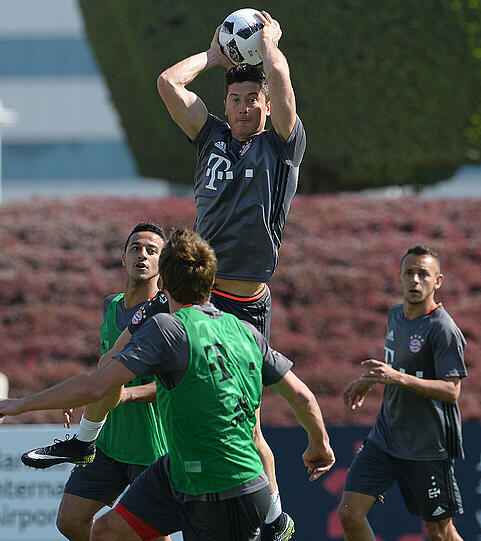 An Tag vier des Trainingslagers in Doha/Katar schwitzten die Profis des FC Bayern nur morgens auf dem Rasen. Nach dem Mittagessen bescherte Carlo Ancelotti seiner Mannschaft einen freien Nachmittag.